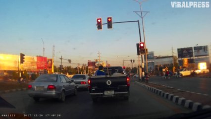 Truck Crashes Into Traffic Lights