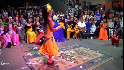 Roman Havası Severler |  Sarı Kıyafetliye Dikkat