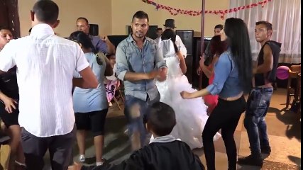 Roman Düğünleri Alışkanlık Yapar | Aç Bir Coca Cola İç