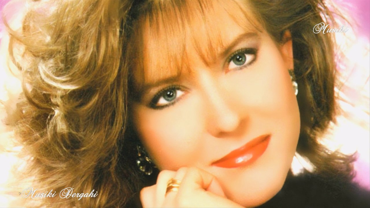 Ayşegül Durukan ♫ Ne senin aşkına muhtâç ne esirin olacağım.HD