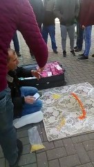 Bursa'da Seyyar Satıcı Adamın Hipnoz Etkili Ürün Fragmanı