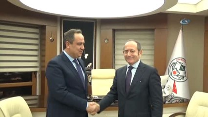 TBMM Başkanvekili Akif Hamzaçebi, "Asgari Ücret 2 Bin Liraya Yükseltilmelidir"