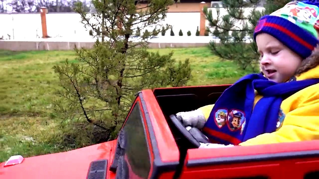 Funny Baby accident Stuck in the mud TOWING Ride on POWER WHEEL Red Car and 4wd Car Quad Bike