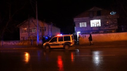 Park halindeki otomobile pompalı tüfekle ateş ettiler