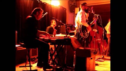 On danse au bal concert 8 décembre 2017 avec les Bone Tee and the Slughunters!