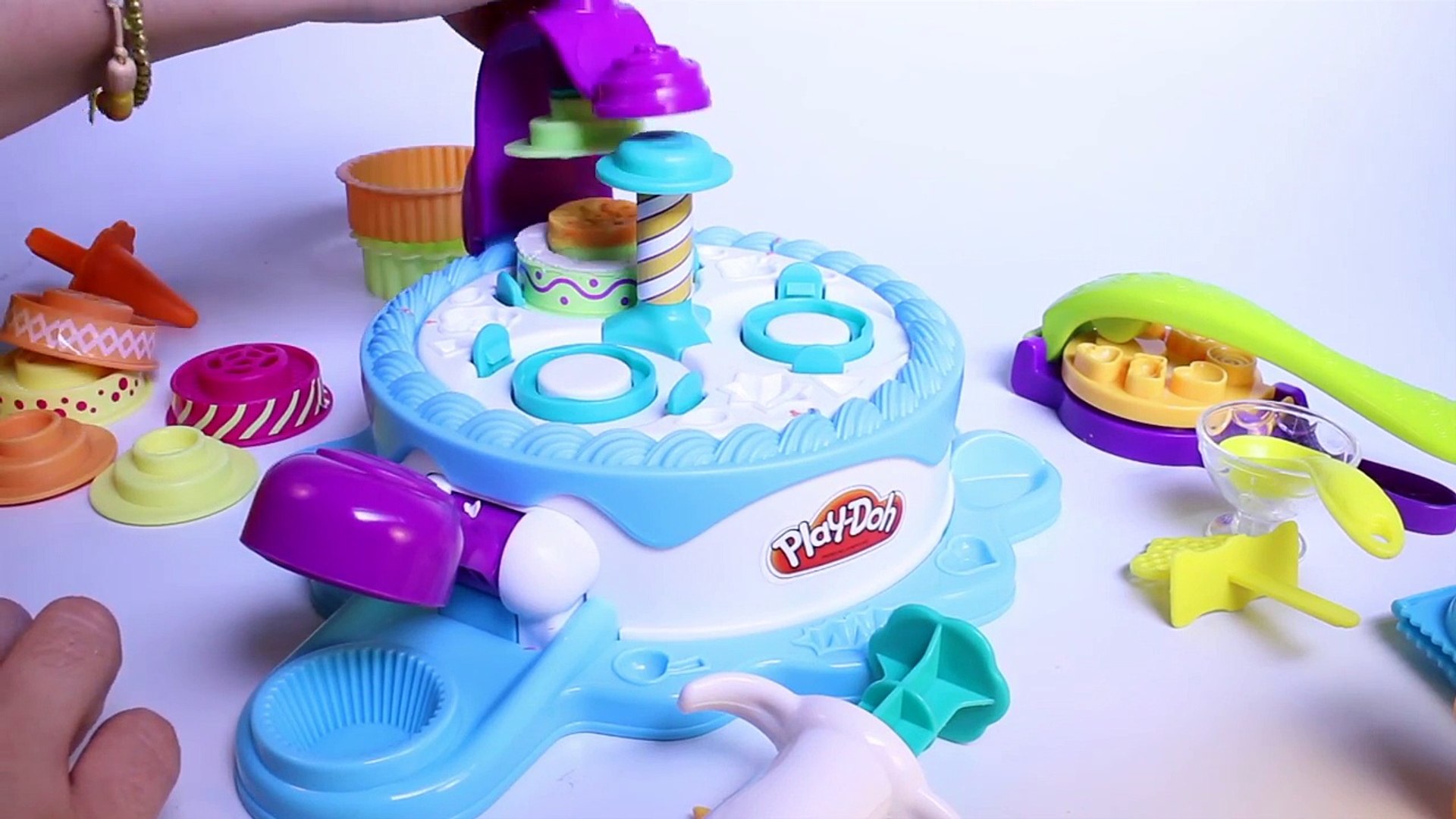 ⁣Play Doh Scoops n Treats Play Doh Cake Makin Station DIY Playdough Ice Creams Popsicles Cakes Toys