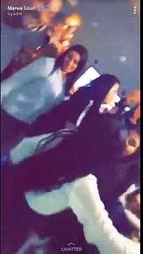 Marwa loud chante en arabe et sa soeur dance pendant le réveillon