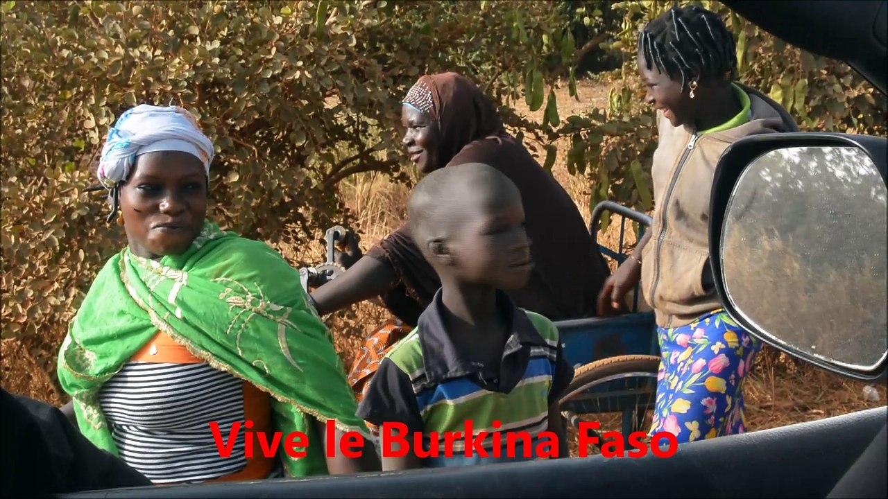 Macron President de la France gifle Rock Kabore