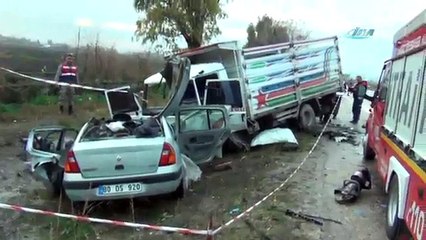 Kamyonetle Otomobil Çarpıştı: 3 Ölü, 4 Yaralı