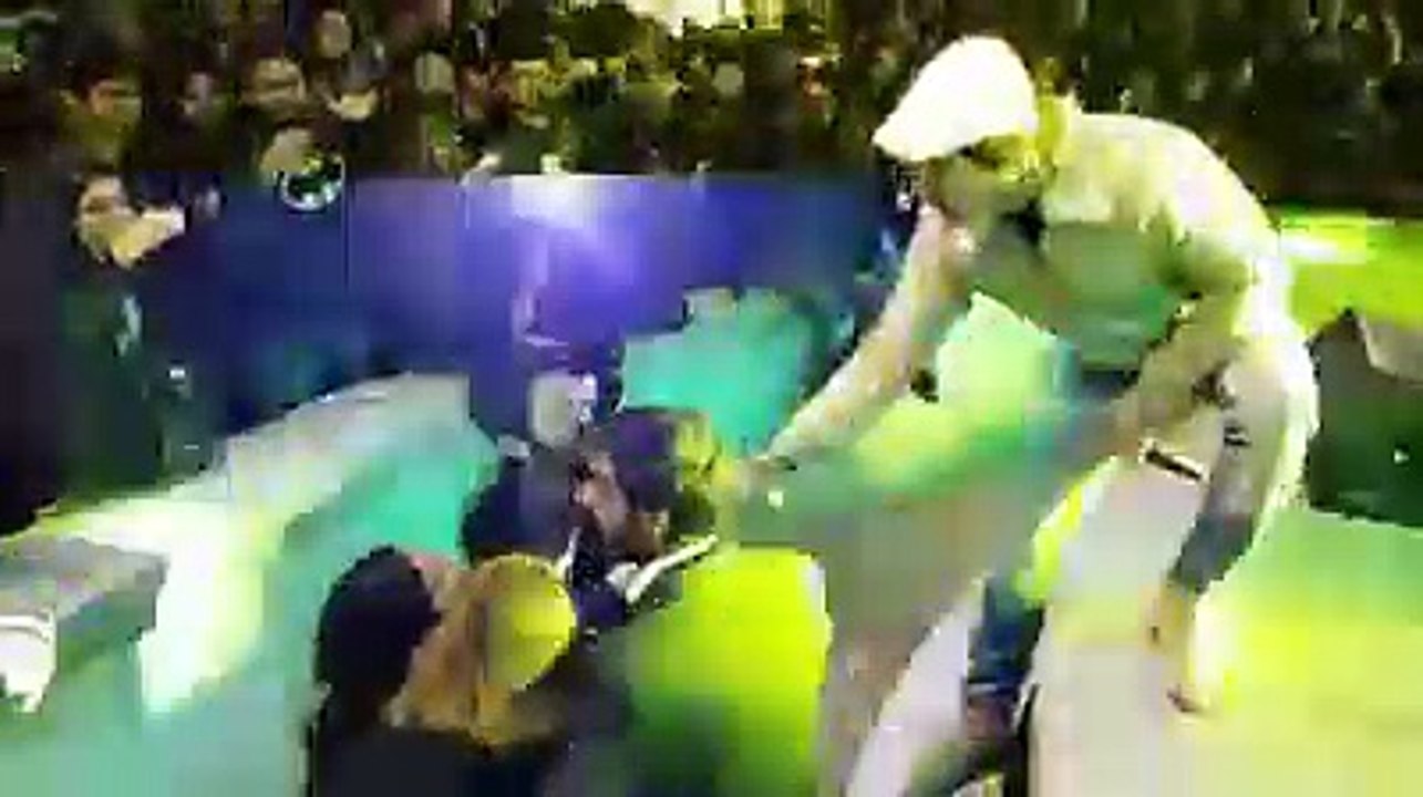 A Girl Gone Crazy to Meet Ali Zafar in his Live Concert