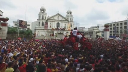 Cerca de 250.000 personas asisten a la procesión del Nazareno Negro en Manila