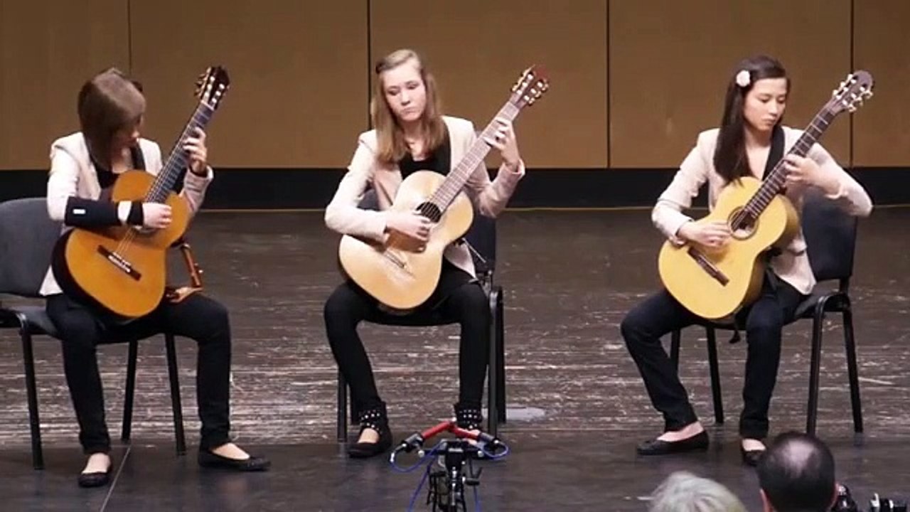 Musique. Guitare.  Baia de Gude par Paulo Bellinati . Julia Lange, Ronja Schubert, Jessica Bender, Gitarre