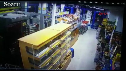 Kağıthane'de polisle çatışan soyguncu kamerada