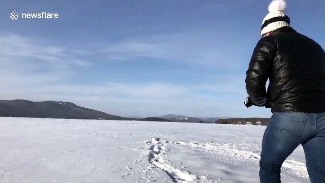 Cette eau bouillante gèle instantanément dans les airs sous -30 degrés !