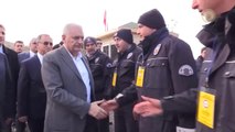 Başbakan Yıldırım, Polis Kontrol Noktasını Ziyaret Etti