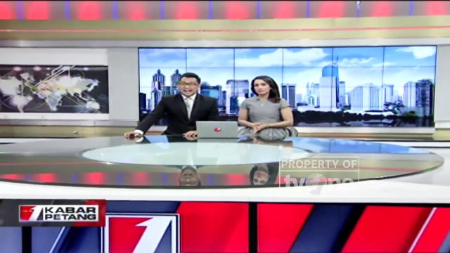 Hujan Deras dan Angin Kencang, Sebuah Mobil Tertimpa Kanopi di Jalan Pramuka