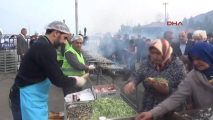 Rize'deki Festivalde, 2.5 Ton Hamsi, 2 Saatte Tükendi