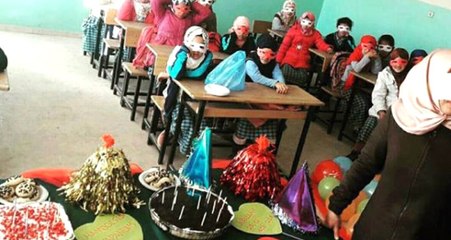 Kız Öğrencilere "Kapanma Partisi" Düzenleyen Öğretmene Mahalleli Sahip Çıktı