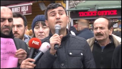 Eminönü'nde Piyango Biletli Kadro Eylemi