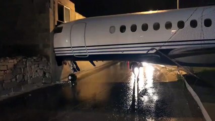 Mais comment cet avion Maltais s'est retrouvé le nez enfoncé dans un batiment