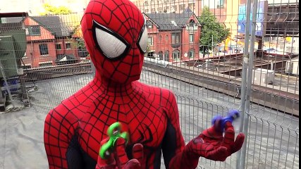 SPIDER-MAN vs SPIDER-MAN Fidget Spinner Battle! | Superheroes | Spiderman | Superman | Frozen Elsa | Joker