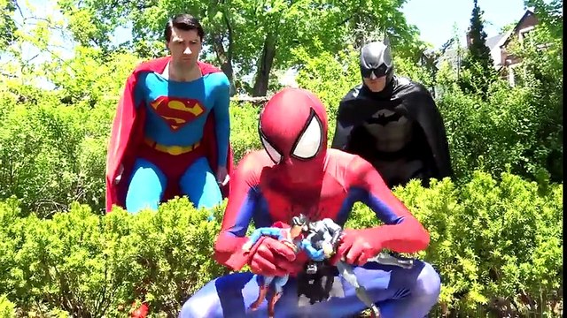 SPIDER-MAN vs SUPERMAN BATMAN WONDER WOMAN - Toy Battle! Real Life Superhero Movie - TheSeanWardShow | Superheroes | Spiderman | Superman | Frozen Elsa | Joker