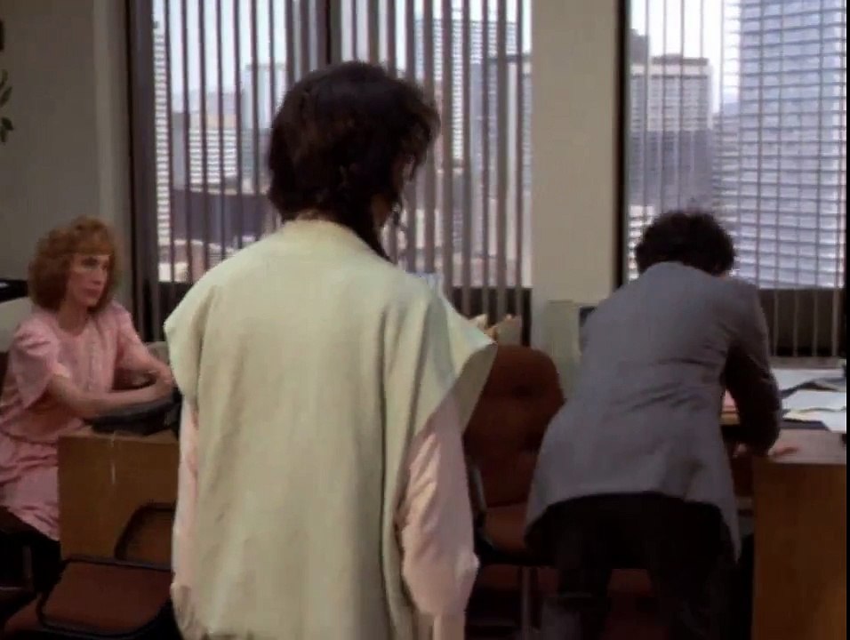 Moonlighting S03E10 Poltergeist III Dipesto Nothing