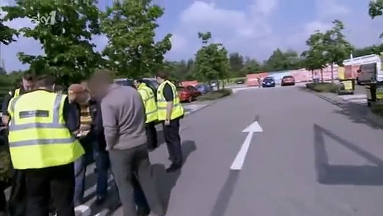 UK Border Force S01E08
