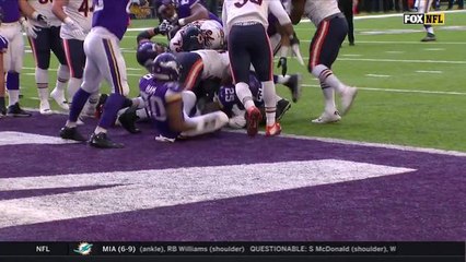 Latavius Murray somehow stays upright for goal-line TD
