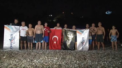 2018'i Denize Girerek Karşıladılar