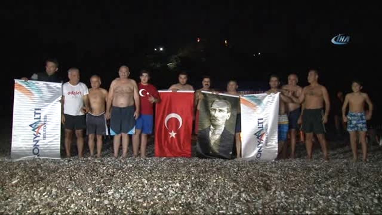 2018'i Denize Girerek Karşıladılar