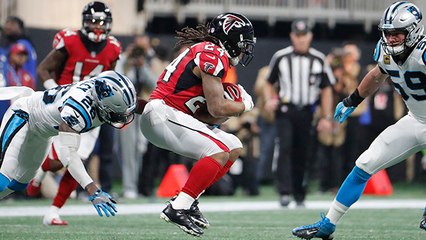 Freeman takes quick screen pass and bursts forward for 26 yards