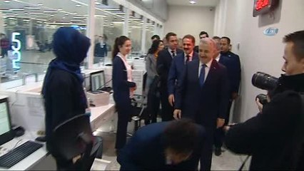 Bakan Arslan'dan Yht Personeline Yılbaşı Ziyareti