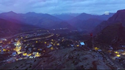 Yeni yıla bin 400 rakımlı üs bölgesinde elleri tetikte girdiler - HAKKARİ