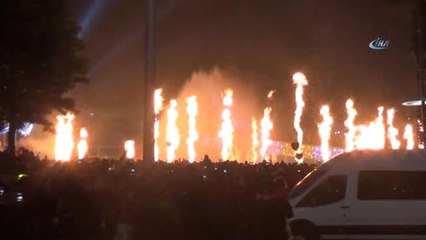 Aydın'da Vatandaşlar Yeni Yıla Kent Meydanı'nda Girdi