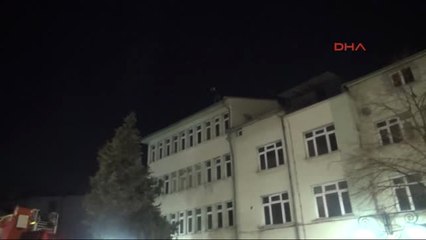 Kütahya - Çocuğunu Göremeyen Baba Çatıya Çıktı