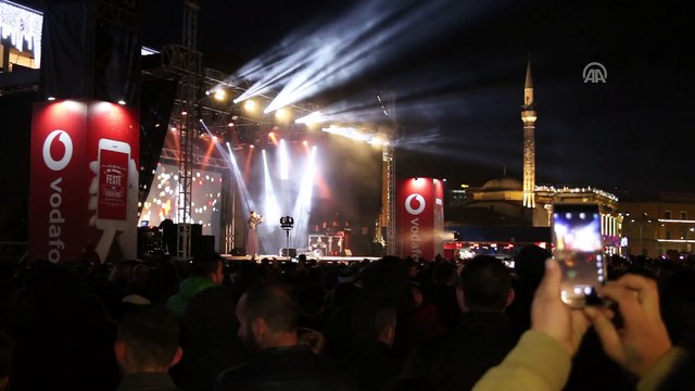 Balkan ülkelerinde yeni yıl coşkuyla karşılandı - TİRAN