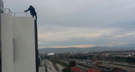 Balıkesir'de Belediye Binasında İntihar Girişimi