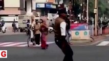Michael Jackson dansı yaparak trafiği yöneten polis