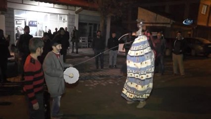 Yılbaşı Devesi Oynatıp Harçlık Topladılar