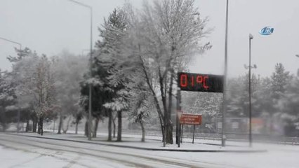 Doğu Anadolu 2018'e Kar Yağışı Altında Girdi