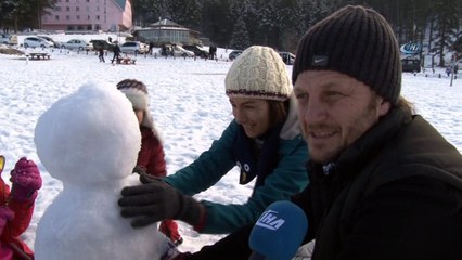 Yeni yılın ilk gününde Uludağ’da kar üzerinde mangal keyfi