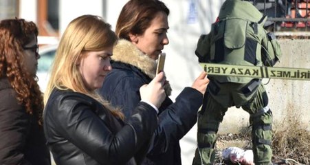 Konya'da Bomba Sanılan Bezin İçinden Ölü Kedi Çıktı! Vatandaşlar Korkusuzca O Anları Videoya Çekti