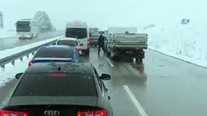 Kayan tır yan yattı... Erzurum-Horasan karayolu ulaşıma kapandı