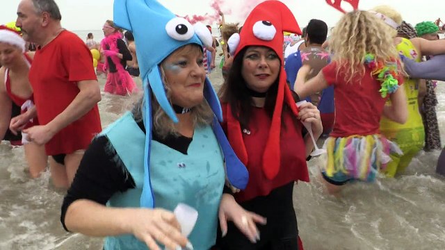 Dunkerque: le bain du Nouvel An pour 600 givrés