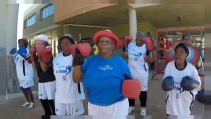 Abuelas sudafricanas se lanzan al boxeo para mantenerse en forma