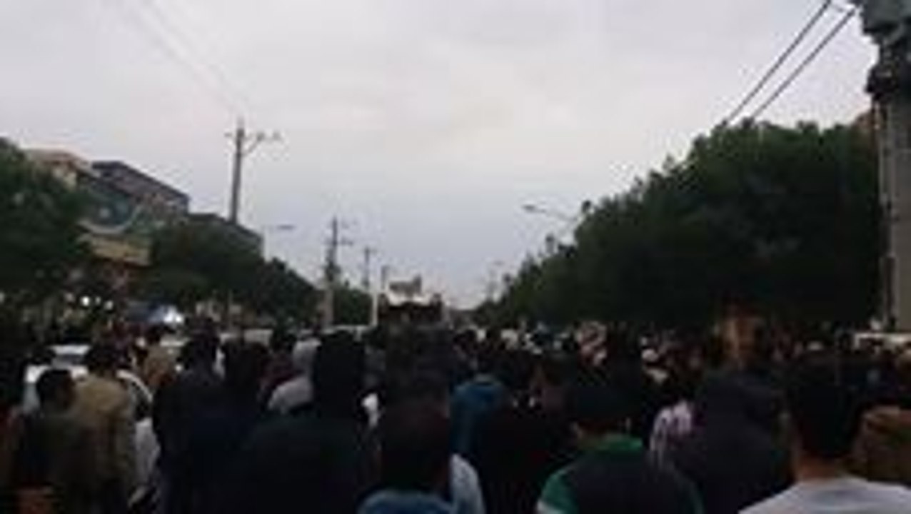 Dozens of Peaceful Protesters March in Town on Iran-Iraq Border