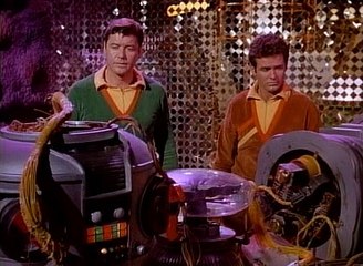 perdidos en el espacio 2x13 despojos de un robot