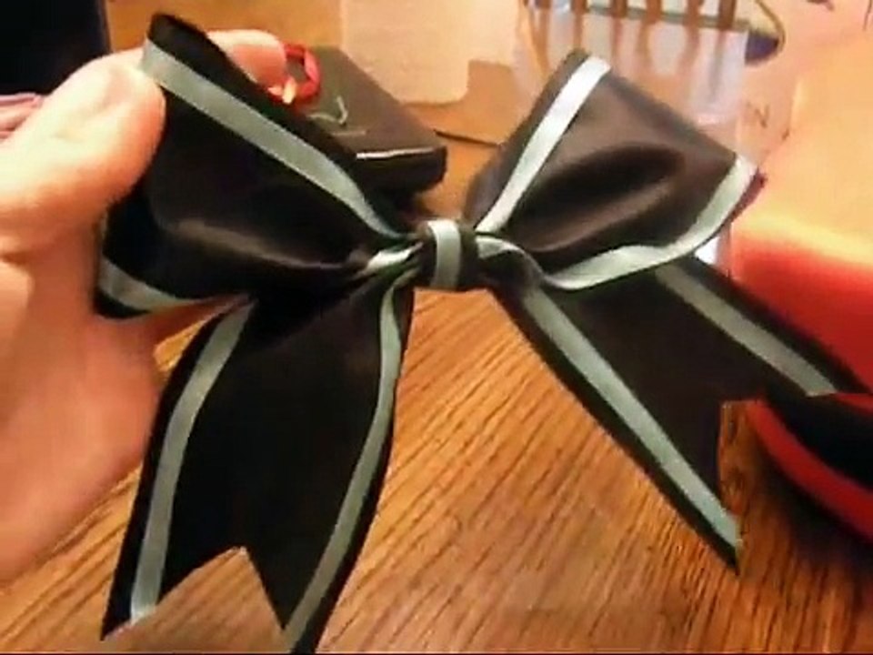 How to make a Cheerleading bow (tutorial)