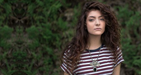 İsrail, Filistin'e Destek Olan Şarkıcı İçin Tam Sayfa İlan Verdi